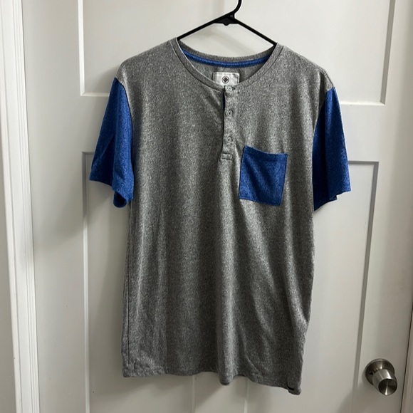On The Byas 3 button Henley gray / blue - Picture 1 of 5